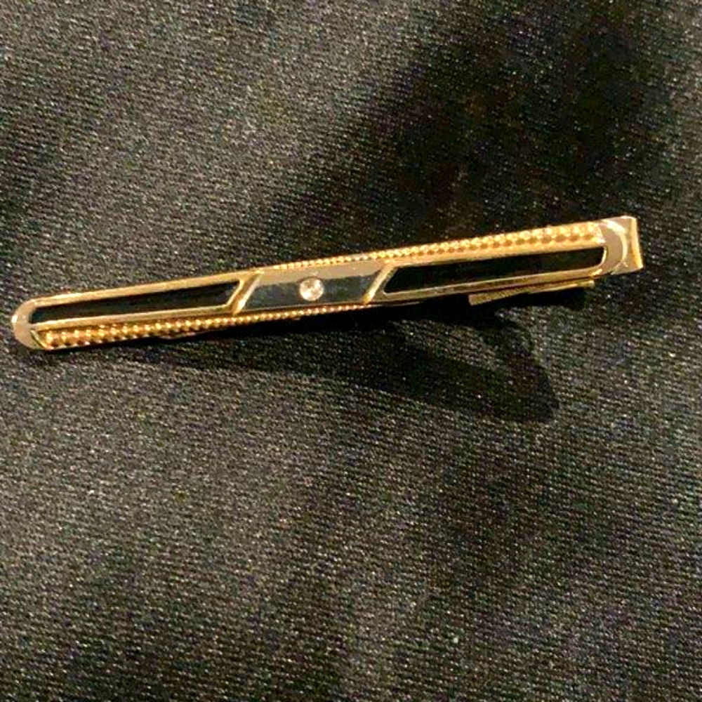 Men's gold tie clip